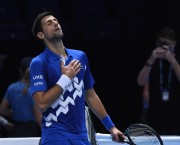 Djokovic inclina a Zverev y se mete en semifinales